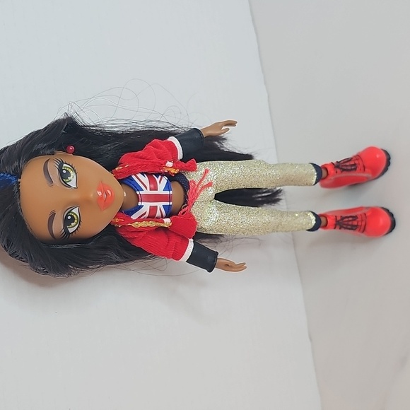 Bratz Doll with Red Jacket - Picture 4 of 7